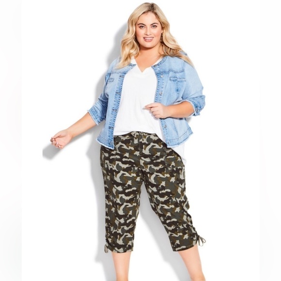 Route 66 Pants - 𝅺THE Route 66 Camo Cargo Capri Pants (Size 16)